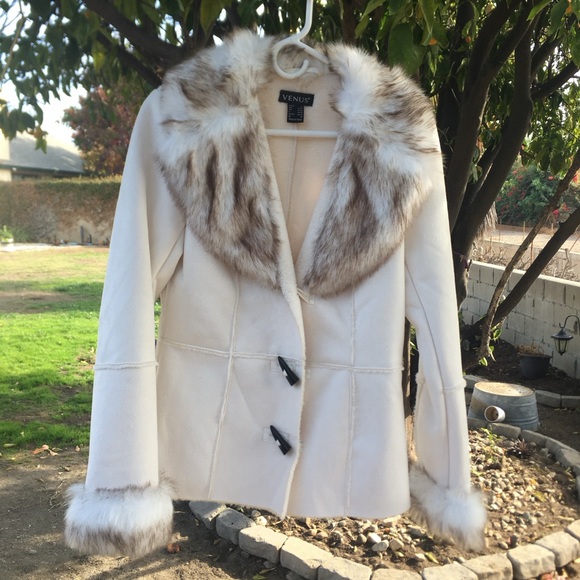 Gorgeous and Cozy Venus Cream Faux Suede Sherpa Jacket with Faux Fur, Size Small - Picture 7 of 14